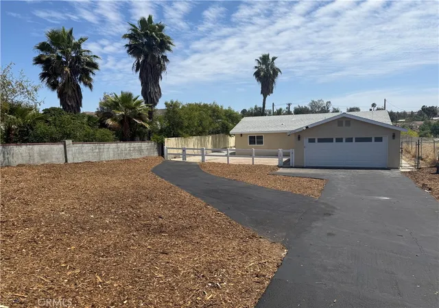 Photo 2 of Sale Pending at 28330 Hampshire Dr, Menifee, CA 92587 | MLS# IG26092987 | Listing updated on 2026-10-06