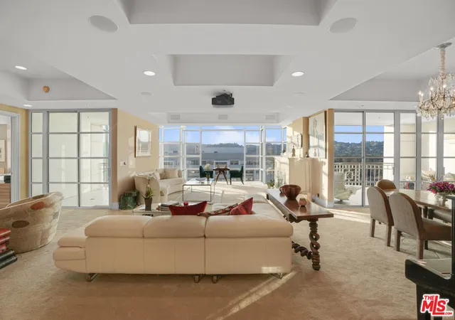 3rd image of 10380 Wilshire Blvd, Los Angeles, CA 90024
