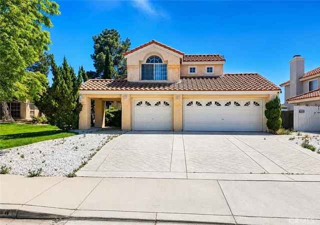 Photo 1 of Single family home for sale at 6044 Catalina, Palmdale, CA 93552 | MLS# CV26093201 | Listing updated on 2026-09-18
