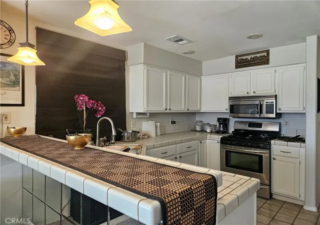 Photo 4 of Single family home for sale at 6044 Catalina, Palmdale, CA 93552 | MLS# CV26093201 | Listing updated on 2026-09-18