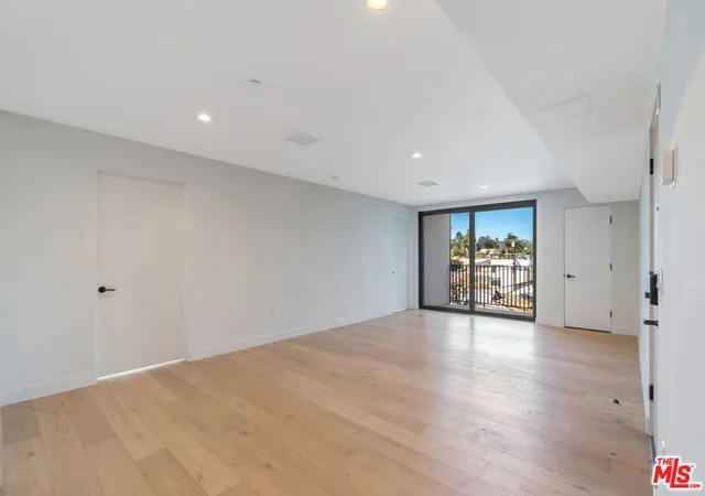 3rd image of 4506 Dockweiler St #301, Los Angeles, CA 90019 | MLS# 26827501