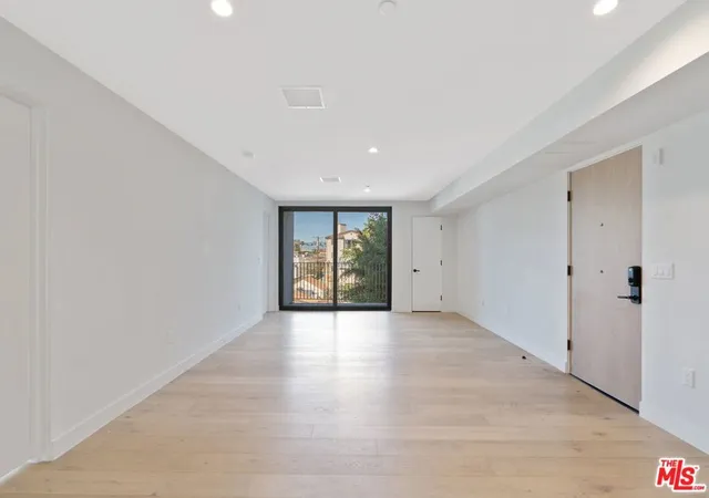 4th image of 4506 Dockweiler St #301, Los Angeles, CA 90019 | MLS# 26827501