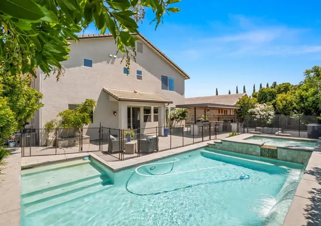 Homes for sale in Fresno, CA | 1229 E Via Roma, Fresno, CA 93730 | MLS# FR26093681