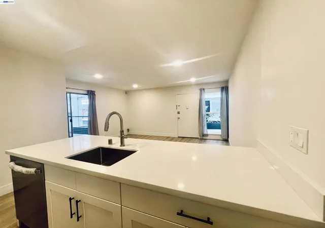 Listing Photo 5 - Condo for sale in building located at 1428 Madison St, Oakland, CA 94612