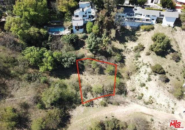2nd image of 3905 N Hopevale Dr, Sherman Oaks, CA 91403 | MLS# 26827935