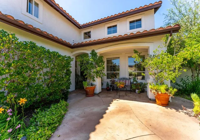 Photo 4 of Sale Pending at 2039 Alborada Dr, Camarillo, CA 93010 | MLS# 219147147DA | Listing updated on 2026-10-05