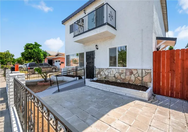 Listing Photo 4 - Condo for sale in building located at 1236 S 1234 Arizona Ave, Los Angeles, CA 90022