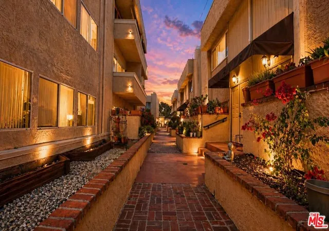 Homes for sale in Encino, CA | 5139 Balboa Blvd #12, Encino, CA 91316 | MLS# 26822209