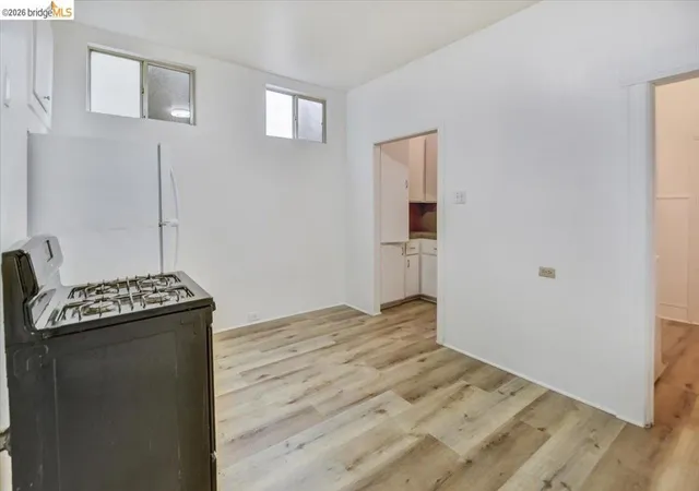 3rd image of 832 7Th Ave, Oakland, CA 94606 | MLS# 41133015