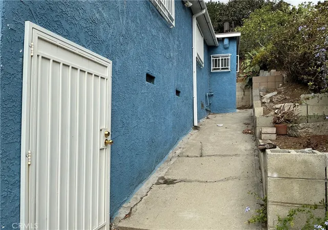 2nd image of 1947 Delta, Los Angeles, CA 90026 | MLS# DW26093896