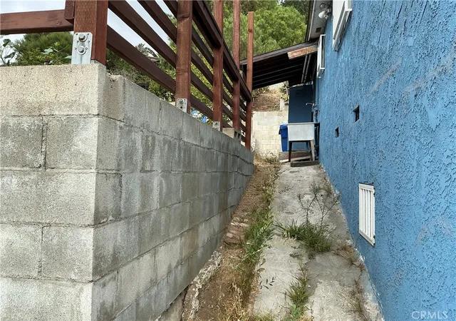 3rd image of 1947 Delta, Los Angeles, CA 90026 | MLS# DW26093896