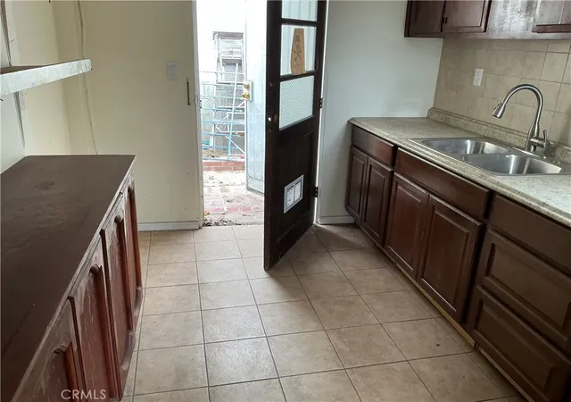 5th image of 1947 Delta, Los Angeles, CA 90026 | MLS# DW26093896