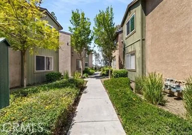 Homes for sale in Corona, CA | 2612 Avenida Del Vista, Corona, CA 92882 | Houzeo