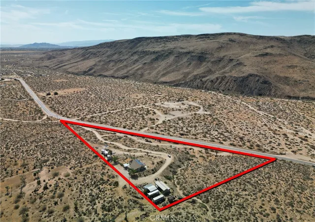 Photo 3 of Sale Pending at 55190 Pipes Cyn, Yucca Valley, CA 92284 | MLS# JT26093547 | Listing updated on 2026-10-02