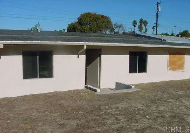 Photo 3 of Sale Pending at 162 E Oneida St, Chula Vista, CA 91911 | MLS# PTP2603275 | Listing updated on 2026-08-04
