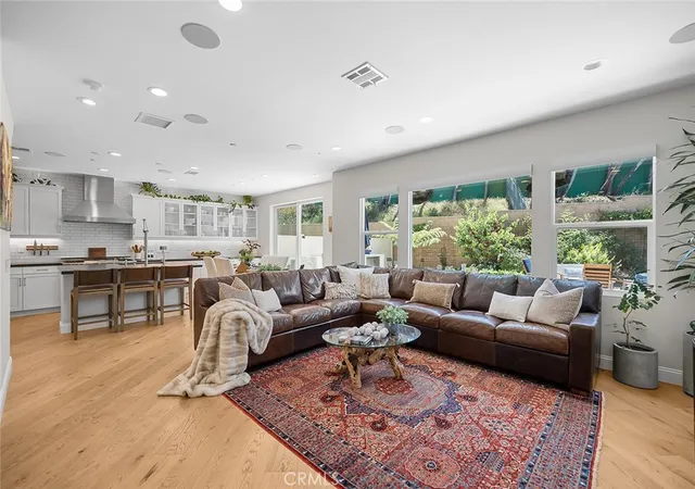 5th image of 4689 Holly Ave, Long Beach, CA 90805 | MLS# RS26092565