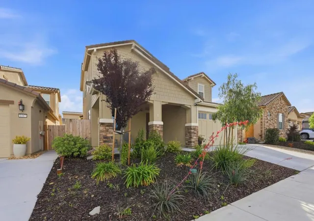 4th image of 1097 Sunridge Dr, Hollister, CA 95023 | MLS# ML82045397