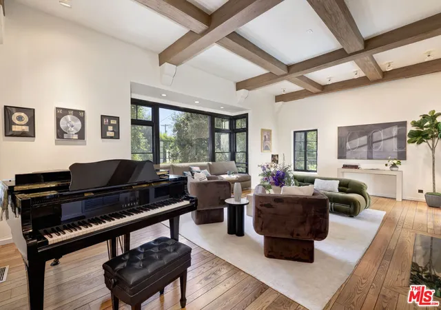 1st image of 1701 Queens Ct, Los Angeles, CA 90069 | MLS# 26806631