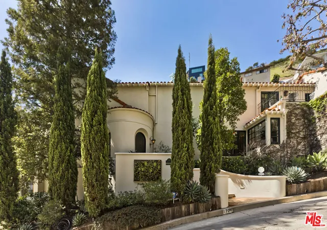 2nd image of 1701 Queens Ct, Los Angeles, CA 90069 | MLS# 26806631