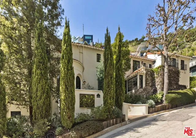 3rd image of 1701 Queens Ct, Los Angeles, CA 90069 | MLS# 26806631