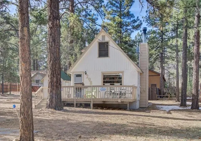 Homes for sale in Sugarloaf, CA | 298 Maple, Sugarloaf, CA 92386 | MLS# 260010462SD