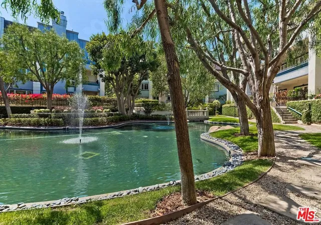 2nd image of 10112 Empyrean Wy, Los Angeles, CA 90067