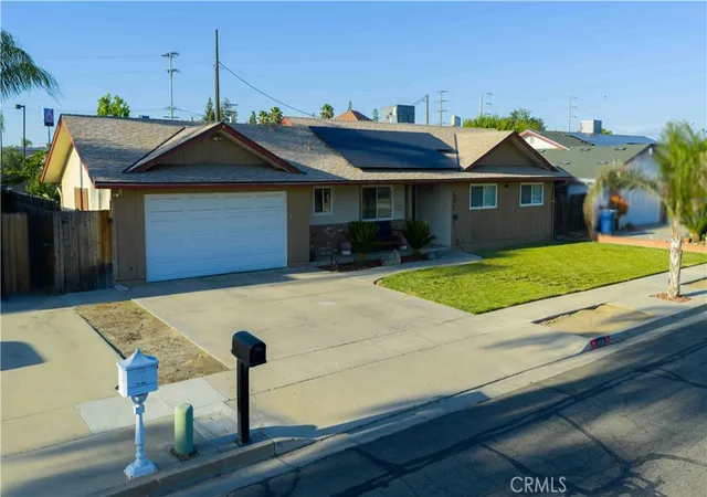 Homes for sale in Tulare, CA | 916 E Royal Ann, Tulare, CA 93274 | MLS# PI26094525