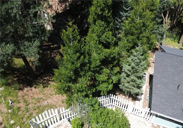 Photo 4 of Single family home for sale at 1076 Calanda, Crestline, CA 92325 | MLS# CV26087991 | Listing updated on 2026-10-06
