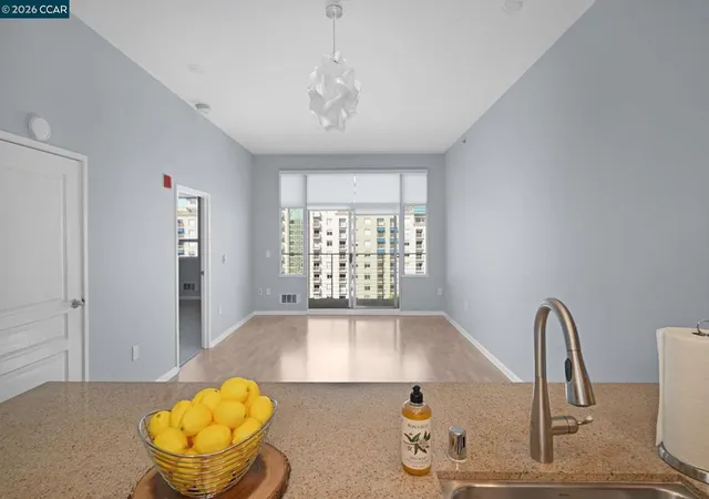 2nd image of 5855 Horton #710, Emeryville, CA 94608 | MLS# 41133158