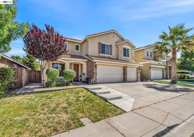 Photo 3 of Sale Pending at 2536 Tampico Dr, Pittsburg, CA 94565 | MLS# 41133171 | Listing updated on 2026-10-02