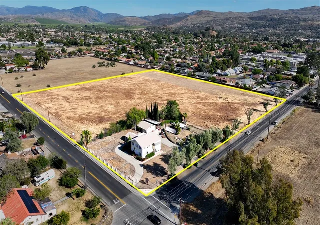 Photo 1 of Single family home for sale at 41531 Acacia, Hemet, CA 92544 | MLS# SW26088422 | Listing updated on 2026-10-03