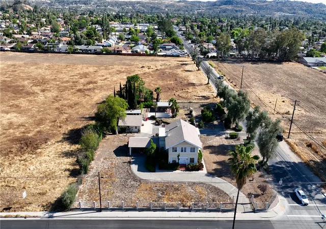 Photo 2 of Single family home for sale at 41531 Acacia, Hemet, CA 92544 | MLS# SW26088422 | Listing updated on 2026-10-03
