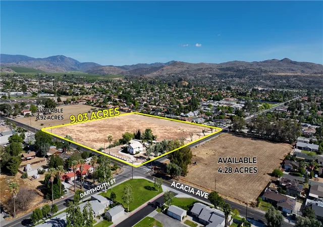 Photo 3 of Single family home for sale at 41531 Acacia, Hemet, CA 92544 | MLS# SW26088422 | Listing updated on 2026-10-03