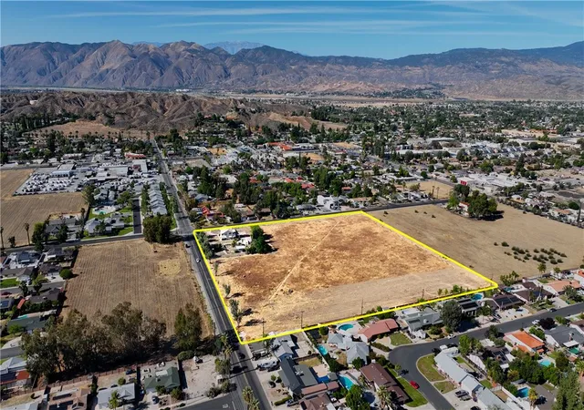 Photo 4 of Single family home for sale at 41531 Acacia, Hemet, CA 92544 | MLS# SW26088422 | Listing updated on 2026-10-03