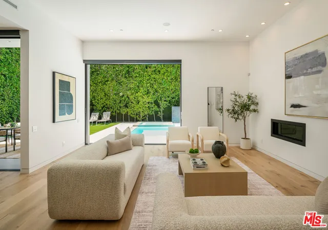 2nd image of 637 N Crescent Heights Blvd, Los Angeles, CA 90048 | MLS# 26828387