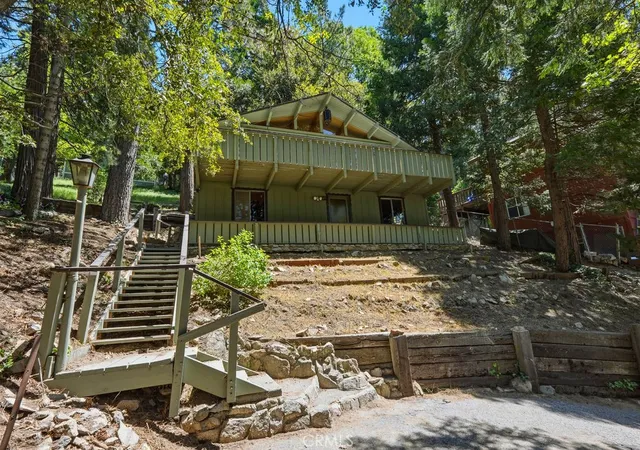 Photo 2 of Single family home for sale at 997 Berne, Crestline, CA 92325 | MLS# IG26094759 | Listing updated on 2026-05-31