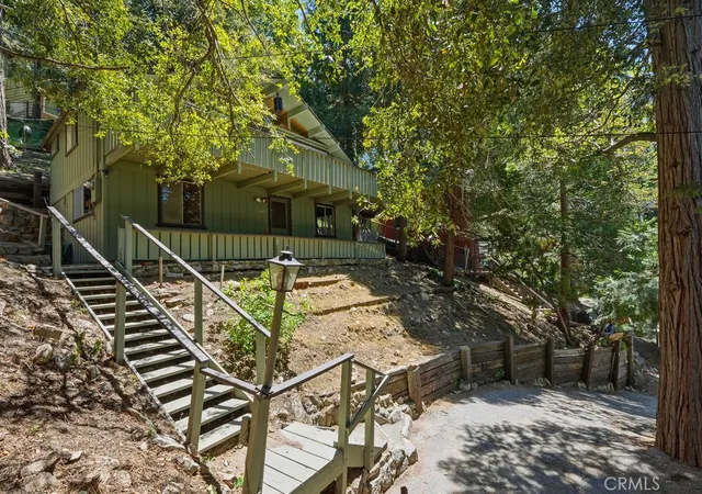 Photo 3 of Single family home for sale at 997 Berne, Crestline, CA 92325 | MLS# IG26094759 | Listing updated on 2026-05-31
