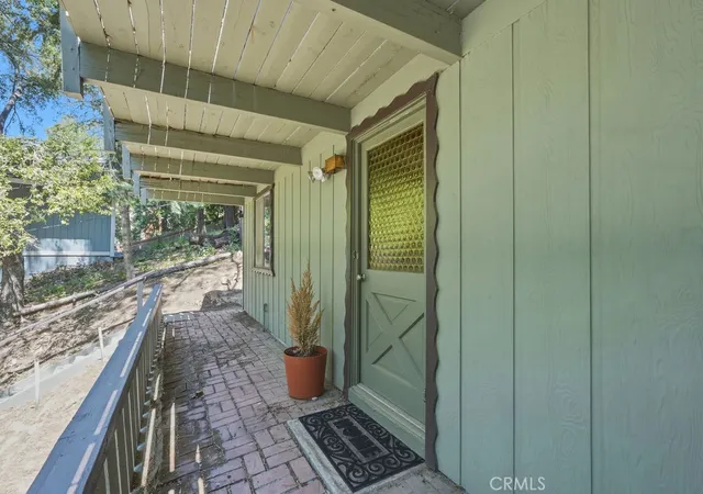 Photo 3 of Single family home for sale at 997 Berne, Crestline, CA 92325 | MLS# IG26094759 | Listing updated on 2026-05-31