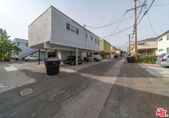 Homes for sale in Santa Monica, CA | 1323 11Th St, Santa Monica, CA 90401 | MLS# 26828455