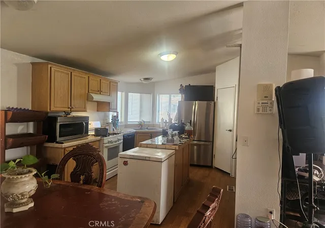 Photo 3 of Manufactured home for sale at 350 E San Jacinto #151, Perris, CA 92571 | MLS# PW26092453 | Listing updated on 2026-06-02