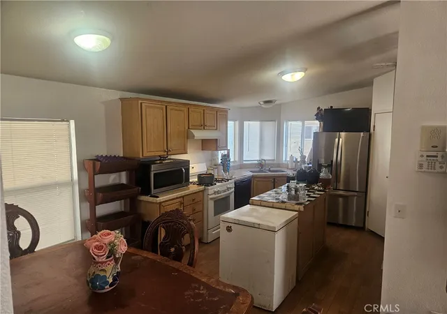 Photo 4 of Manufactured home for sale at 350 E San Jacinto #151, Perris, CA 92571 | MLS# PW26092453 | Listing updated on 2026-06-02
