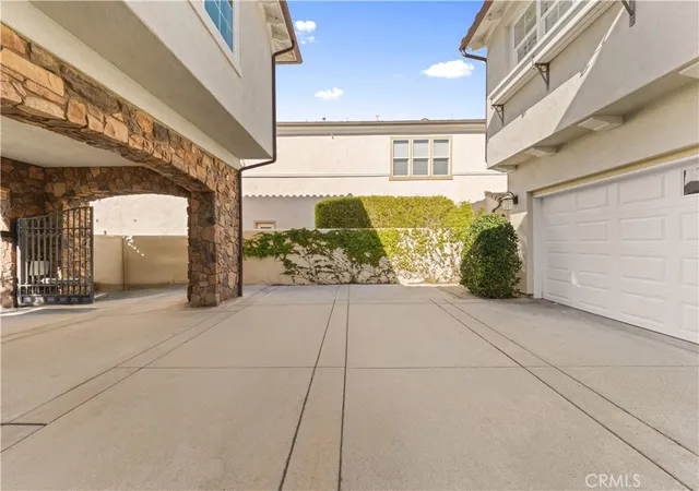 Photo 4 of Single family home for sale at 8 Rivage, Newport Coast, CA 92657 | MLS# OC26092496 | Listing updated on 2026-09-27