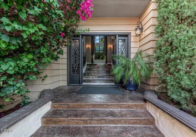 Photo 3 of Single family home for sale at 317 El Tuaca Ct, Camarillo, CA 93010 | MLS# V1-36147 | Listing updated on 2026-09-22