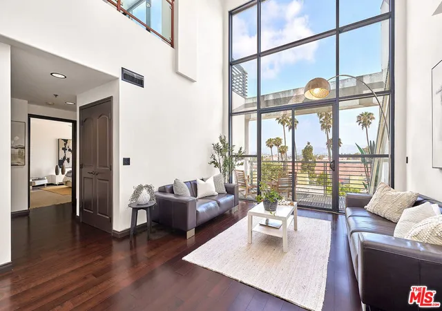 5th image of 520 S Kingsley Dr, Los Angeles, CA 90020