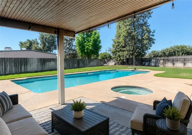 5th image of 1042 Robinson Ct, Hanford, CA 93230 | MLS# PW26094881