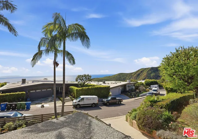 2nd image of 1341 Charmel Pl, Pacific Palisades, CA 90272 | MLS# 26828195