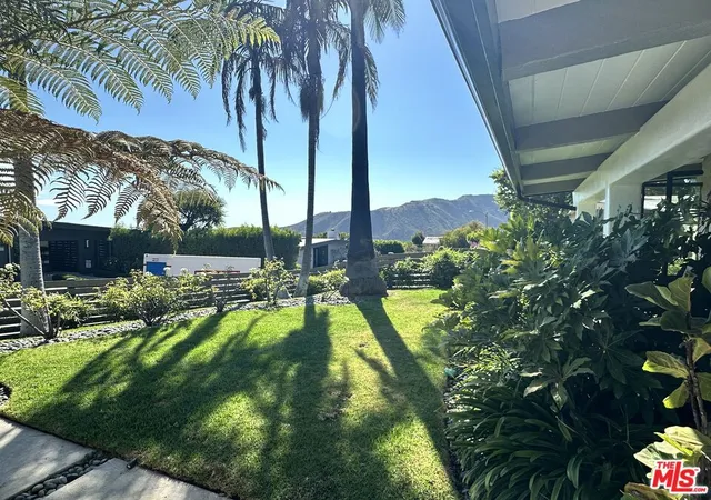 5th image of 1341 Charmel Pl, Pacific Palisades, CA 90272 | MLS# 26828195
