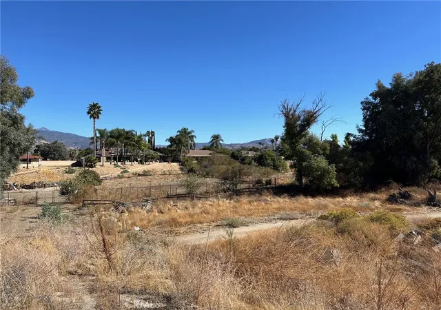 Photo 2 of Sale Pending at 26185 Pleasant Ave, Hemet, CA 92544 | MLS# RS26095160 | Listing updated on 2026-10-04