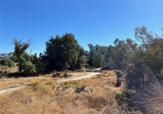 Photo 3 of Sale Pending at 26185 Pleasant Ave, Hemet, CA 92544 | MLS# RS26095160 | Listing updated on 2026-10-04