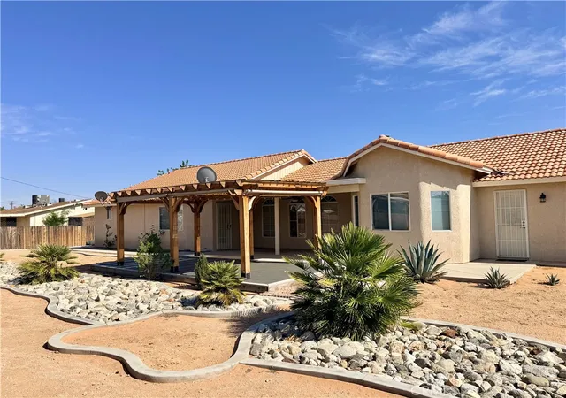 2nd image of 20158 Yucca Loma Rd, Apple Valley, CA 92307 | MLS# HD26089304